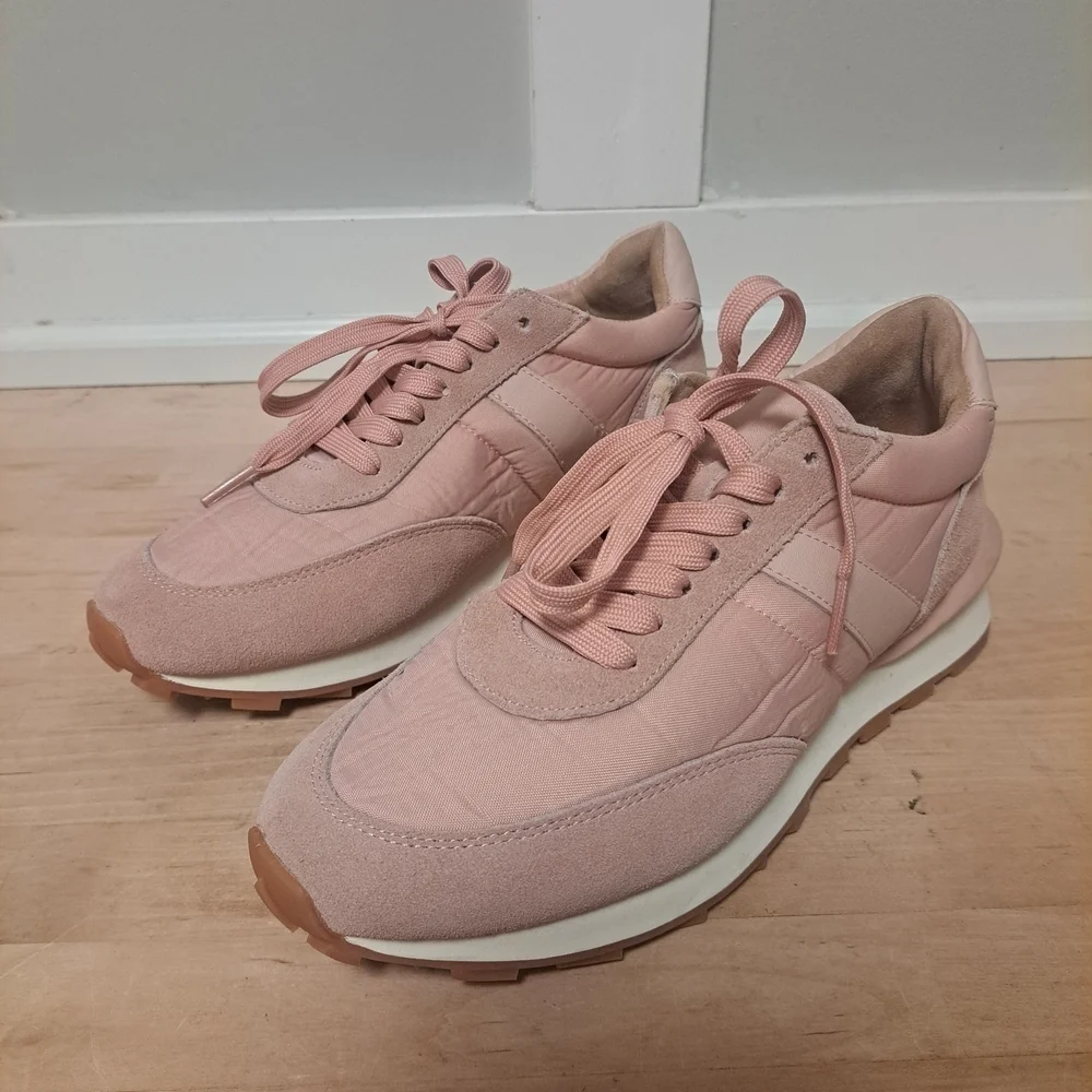 J/Slides NYC Retro Runner Sneakers